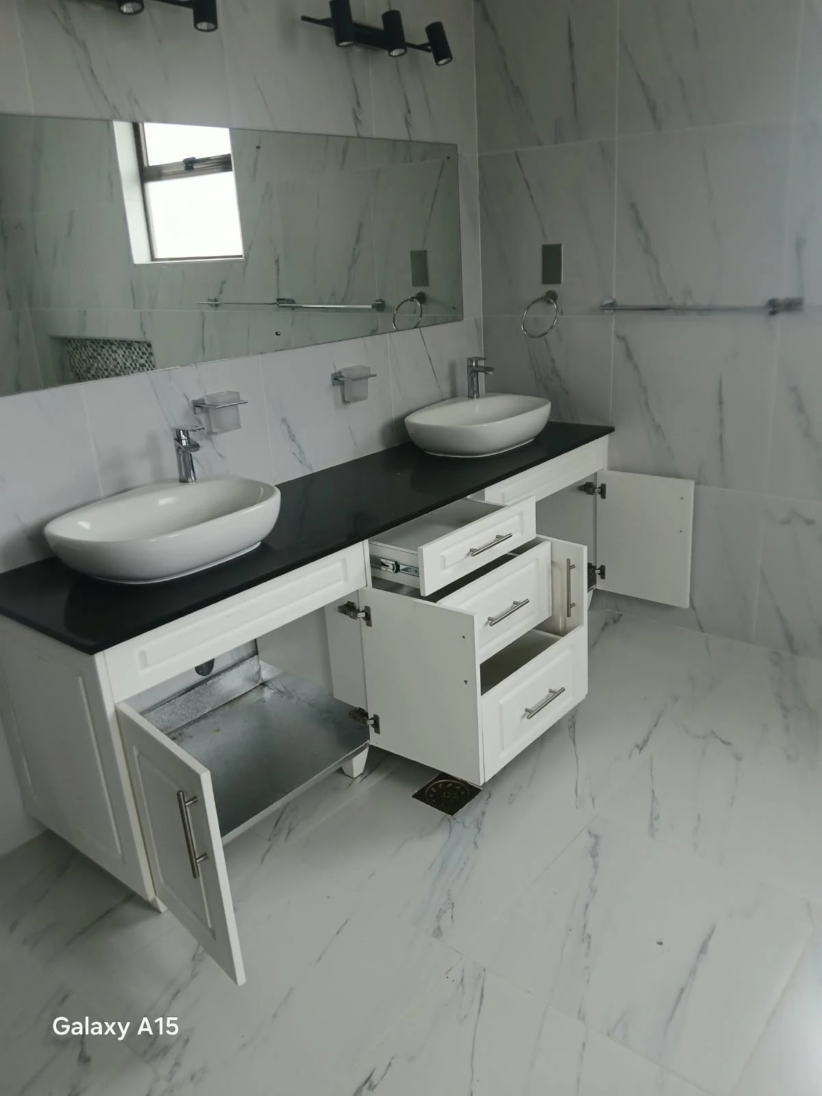 Fitted double-basin bathroom vanity